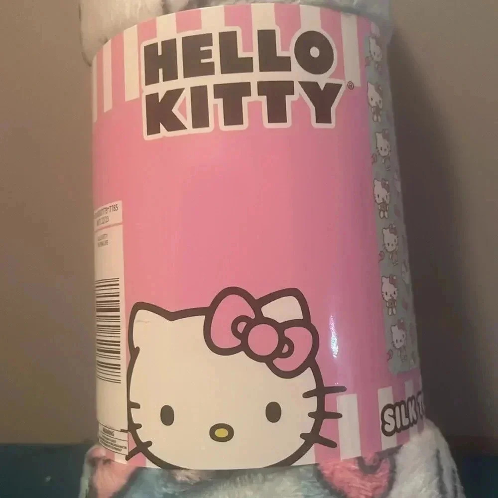 Hello Kitty Silk Touch Throw with Bows and Poodles!!! NWT - Picture 2 of 4